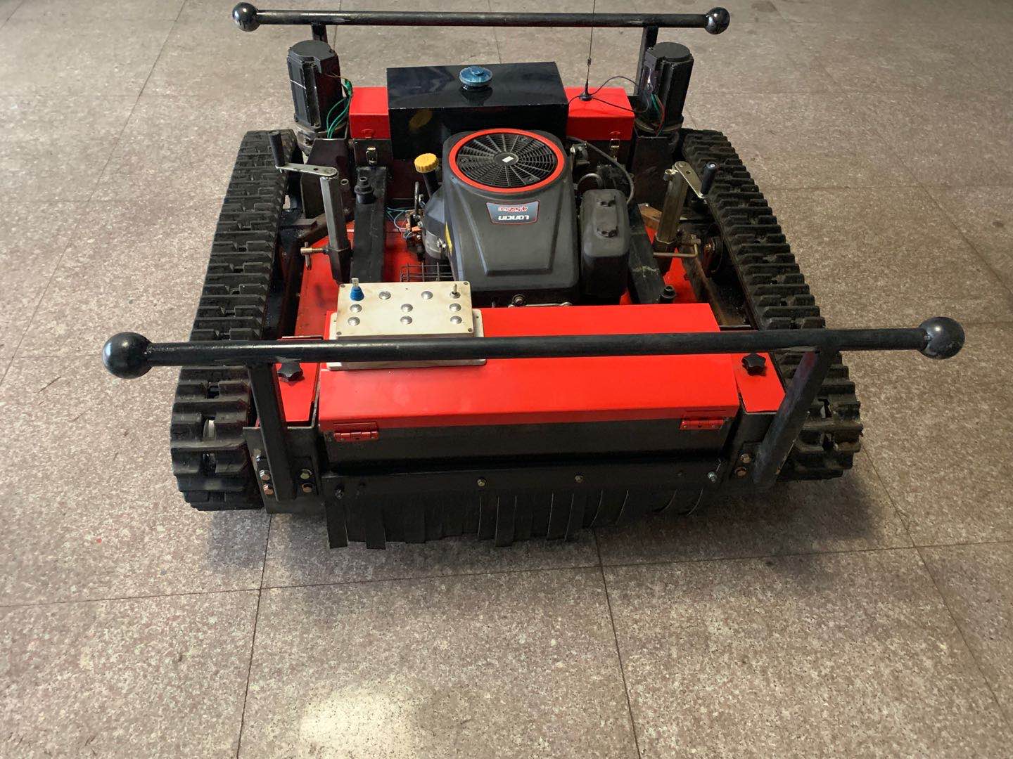 ?？?font color='red'><font color='red'>割草机</font></font>乏力难题是怎