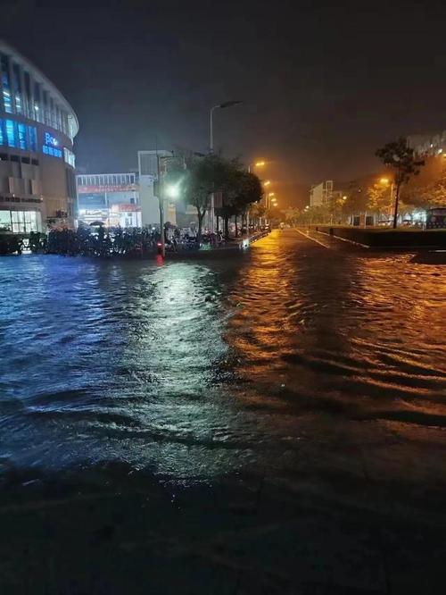 岳阳暴风雨袭来全程