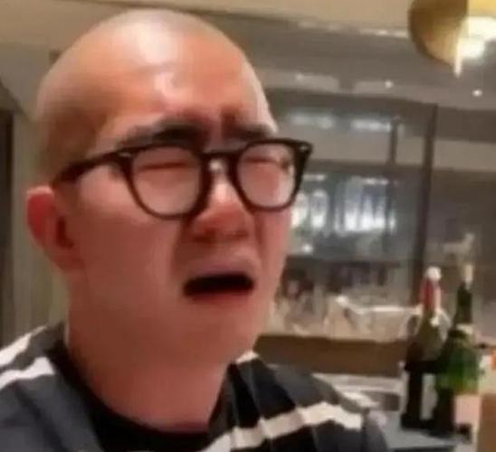 2025新澳门黄大仙和女子持械打砸多辆车与女子持械打砸多辆车视频