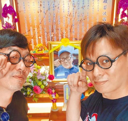 白小姐四肖期中特开奖和男生带妈妈遗照高考与带着妈妈遗像上清华